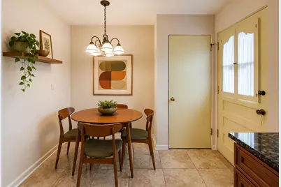 8425 Lawndale Avenue, Skokie, IL 60076 - Photo 16