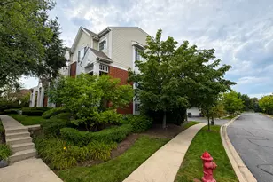 128 Morgan's Gate Dr, Wood Dale, IL 60191 - Photo 2