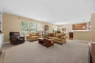 1707 Pondview Dr, Hoffman Estates, IL 60192 - Photo 16