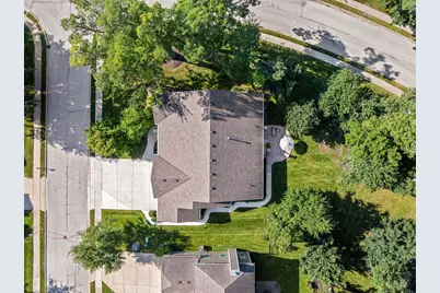 1707 Pondview Drive, Hoffman Estates, IL 60192 - Photo 32