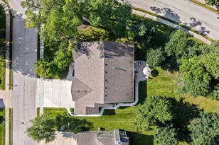 1707 Pondview Dr, Hoffman Estates, IL 60192 - Photo 32