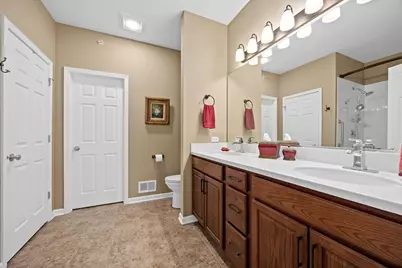 1707 Pondview Drive, Hoffman Estates, IL 60192 - Photo 24