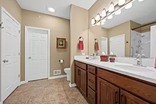 1707 Pondview Dr, Hoffman Estates, IL 60192 - Photo 24