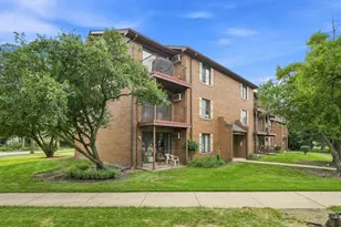 700 N Briar Hill Ln, Addison, IL 60101 - Photo 2