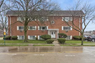 727 S Maple Ave, Oak Park, IL 60304 - Photo 1
