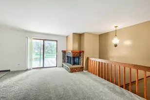 98 Brookside Dr, Elgin, IL 60123 - Photo 10