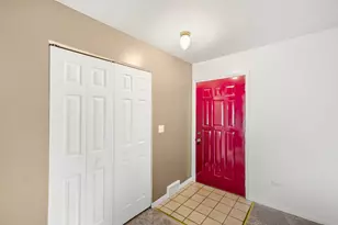 98 Brookside Dr, Elgin, IL 60123 - Photo 6