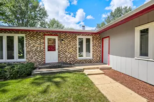 98 Brookside Dr, Elgin, IL 60123 - Photo 2