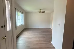 305 Somerset Dr, Streamwood, IL 60107 - Photo 2