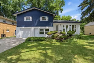 10 Linden Ave, Buffalo Grove, IL 60089 - Photo 2