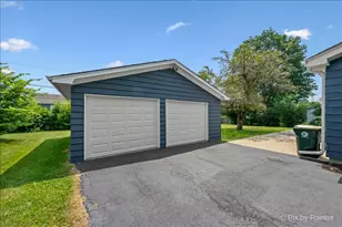 355 Hilltop Dr, North Aurora, IL 60542 - Photo 14