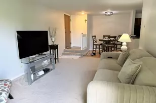 1573 Raymond Dr, Naperville, IL 60563 - Photo 4