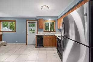 933 Webster Ln, Schaumburg, IL 60193 - Photo 10