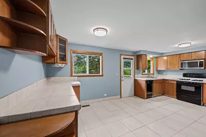 933 Webster Lane, Schaumburg, IL 60193 - Photo 8