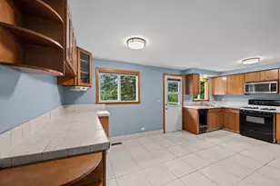 933 Webster Ln, Schaumburg, IL 60193 - Photo 8