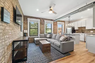 1657 W Addison St, Chicago, IL 60613 - Photo 2