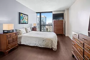 1122 N Clark St, Chicago, IL 60638 - Photo 8
