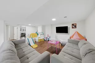 7928 Arcadia St, Morton Grove, IL 60053 - Photo 14