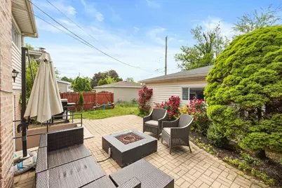 8104 Gross Point Road, Morton Grove, IL 60053 - Photo 24