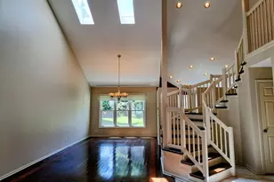 23 Willow Pkwy, Buffalo Grove, IL 60089 - Photo 2