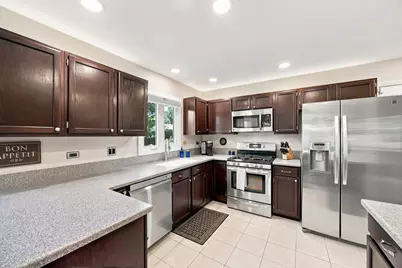 1050 Hampshire Lane, Elgin, IL 60120 - Photo 18