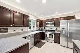 1050 Hampshire Ln, Elgin, IL 60120 - Photo 18