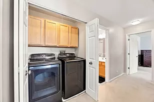 1050 Hampshire Ln, Elgin, IL 60120 - Photo 36