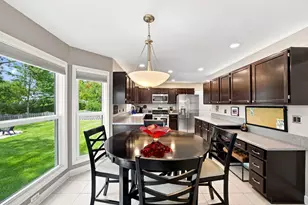 1050 Hampshire Ln, Elgin, IL 60120 - Photo 12
