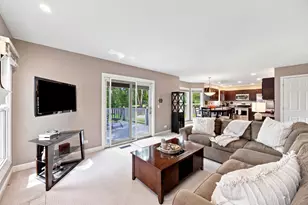 1050 Hampshire Ln, Elgin, IL 60120 - Photo 16