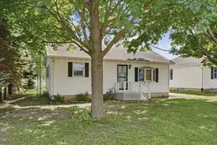 208 N Oak St, Buckley, IL 60918 - Photo 2