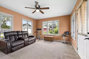 1041 E 8th St, Lockport, IL 60441 - Photo 6