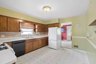 1041 E 8th St, Lockport, IL 60441 - Photo 10