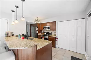 136 Hemstead St, Lake Bluff, IL 60044 - Photo 6