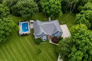 383 Country Oak Ln, Inverness, IL 60067 - Photo 2