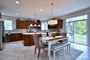 383 Country Oak Ln, Inverness, IL 60067 - Photo 10