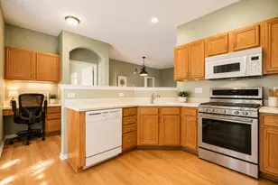 6415 Cherrywood Ct, Fox Lake, IL 60020 - Photo 6