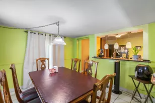 1801 W Carriage Ct, Addison, IL 60101 - Photo 6
