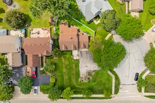1801 W Carriage Ct, Addison, IL 60101 - Photo 2