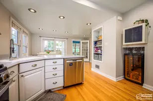 331 E Indiana St, Wheaton, IL 60187 - Photo 10