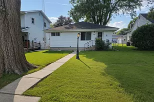 233 S Randolph Ave, Bradley, IL 60915 - Photo 1