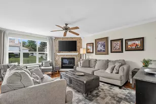 16709 Karen Springs Dr, Lockport, IL 60441 - Photo 2