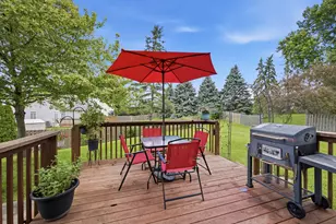 9 Tenneyson Ct, Lake in the Hills, IL 60156 - Photo 34