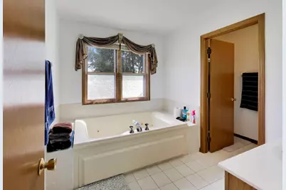 [Address not provided], Darien, IL 60561 - Photo 18