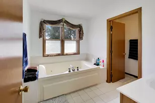 7533 Wilton Rd, Darien, IL 60561 - Photo 18