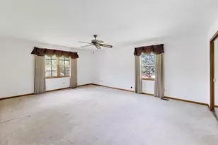 7533 Wilton Rd, Darien, IL 60561 - Photo 16
