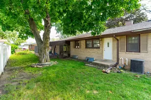 2304 Plum St, Peru, IL 61354 - Photo 4