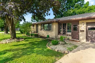 2304 Plum St, Peru, IL 61354 - Photo 2