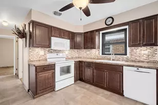 5032 Michigan Ave, Schiller Park, IL 60176 - Photo 4