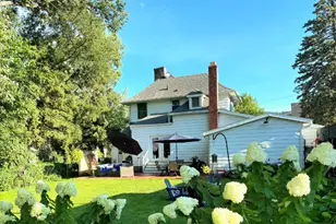 1026 W Douglas St, Freeport, IL 61032 - Photo 4