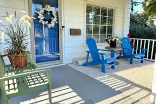1026 W Douglas St, Freeport, IL 61032 - Photo 2